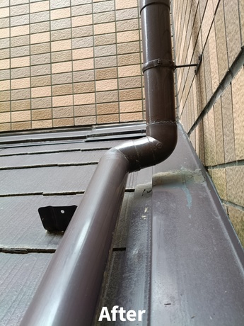 仙台市内で外れた雨樋を接着剤と針金で固定し補修した作業後の様子