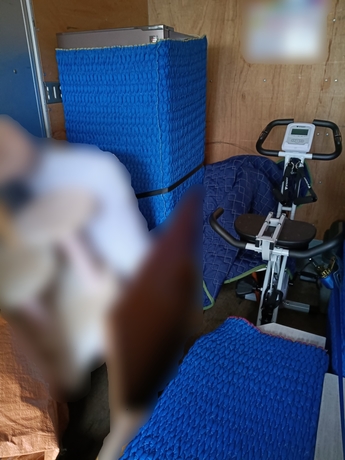 亘理町から名取市への引越しお手伝いで冷蔵庫とドラム式洗濯機を運搬している様子